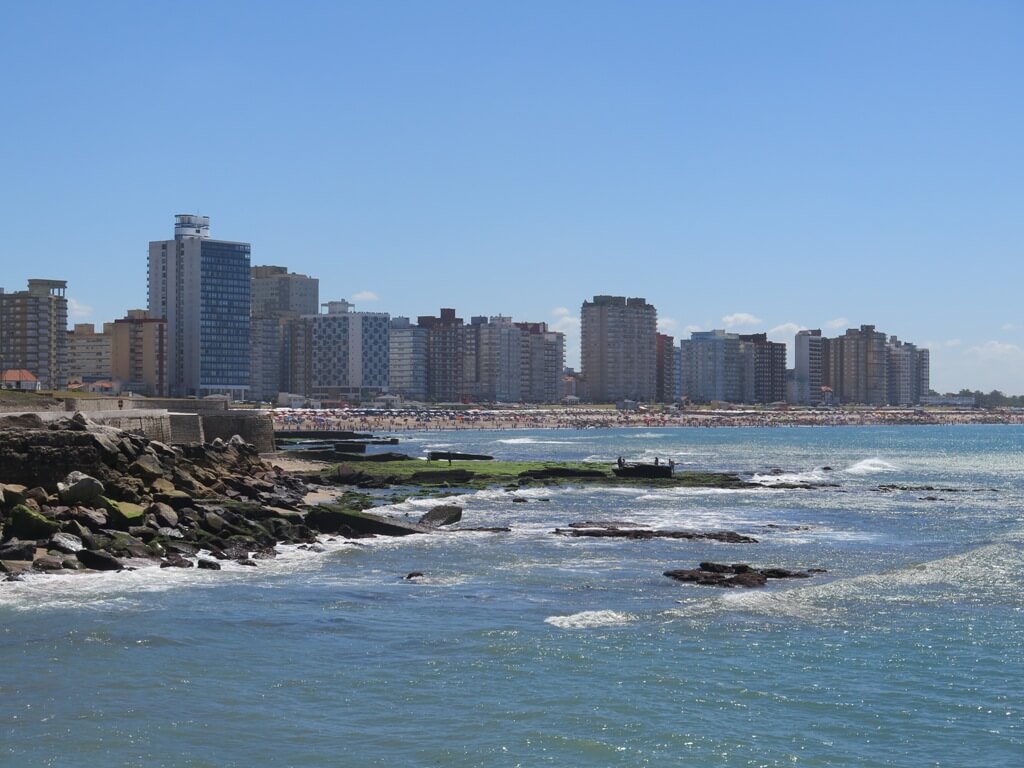 Miramar, Buenos Aires | Dedicada a los niños con suaves arenas y aguas heladas 2