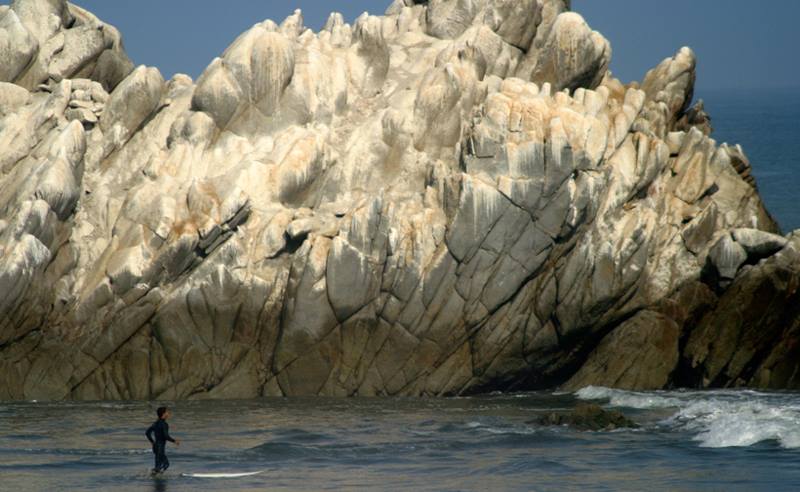 Punta Nonura o Shode | Una tranquila playa de aguas azules y enormes rocas blancas 7