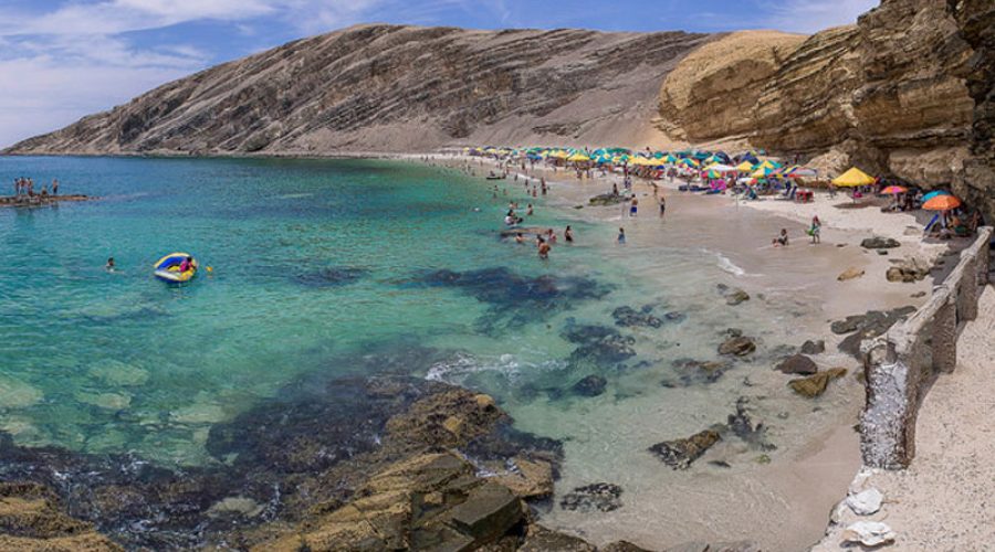 Playa La Mina | Un destino para relajarse y acampar 1
