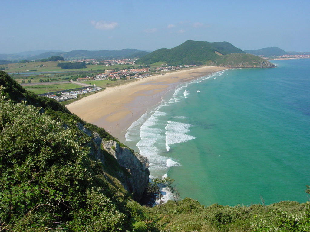 Playa de Berria | Un paraíso para los surfistas en Cantabria 1