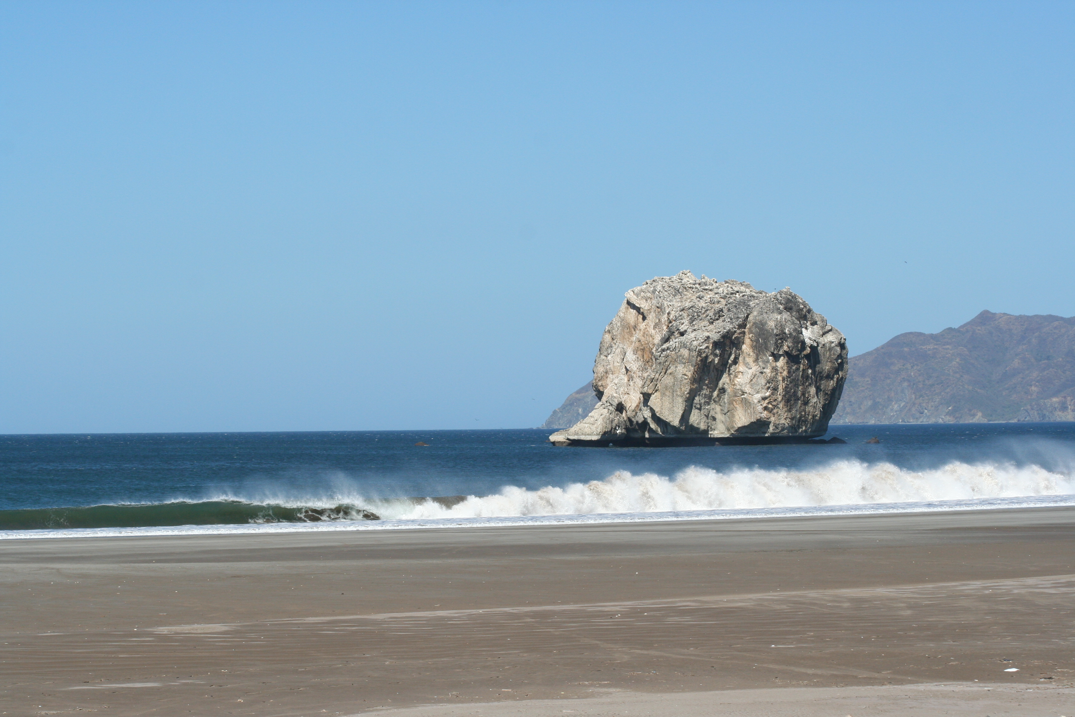 playa naranjo roca bruja guanacaste